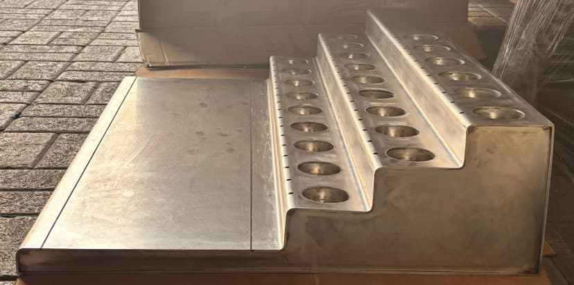 Custom metal retail glorifier display